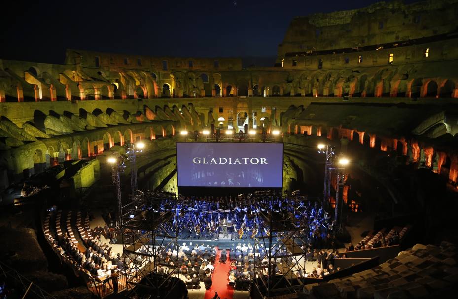 L’atmosfera magica della serata al Colosseo. Ap